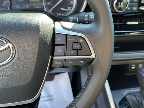 Used 2022 Toyota Highlander XSE AWD/4WD image 21