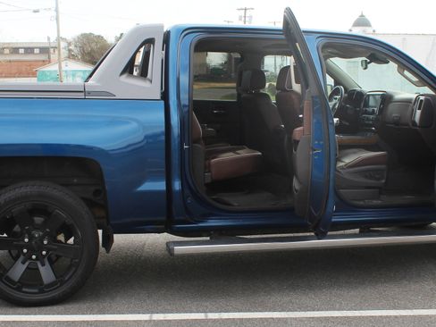 Used 2017 Chevrolet Silverado 1500 High Country w/ High Desert Package image 9