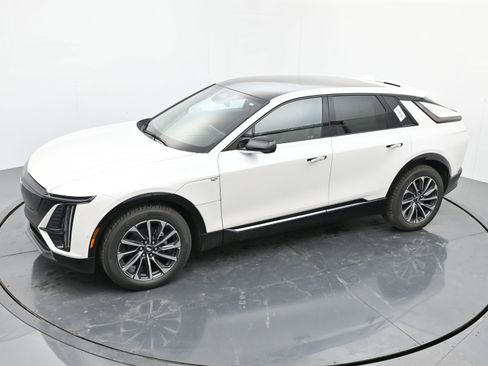 New 2025 Cadillac Lyriq Sport image 24
