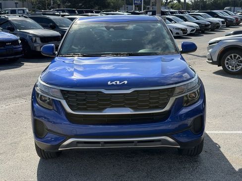 Used 2023 Kia Seltos LX AWD/4WD image 3