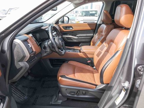 Used 2022 Nissan Pathfinder Platinum w/ Lighting Package (N92) FWD image 21