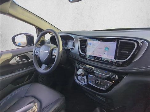 Used 2024 Chrysler Pacifica Touring-L w/ S Appearance Package image 26