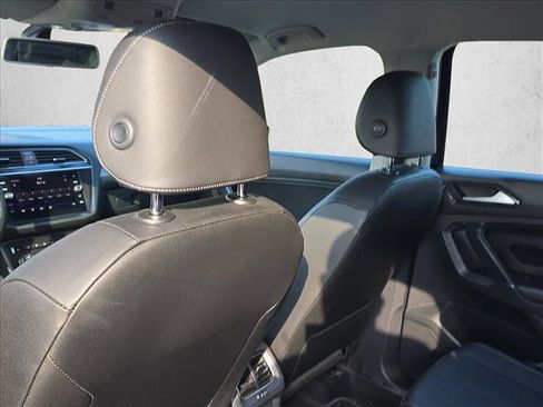 Used 2018 Volkswagen Tiguan SE w/ 3rd Row Seat Package image 16