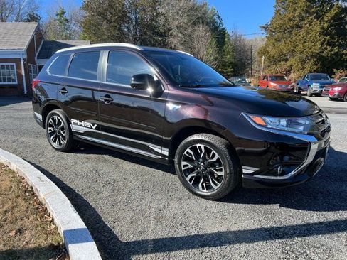 Used 2018 Mitsubishi Outlander SEL image 23