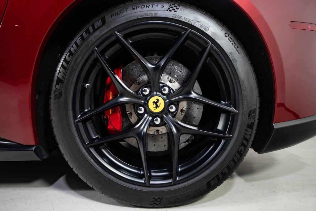 Used 2015 Ferrari F12 Berlinetta RWD image 17
