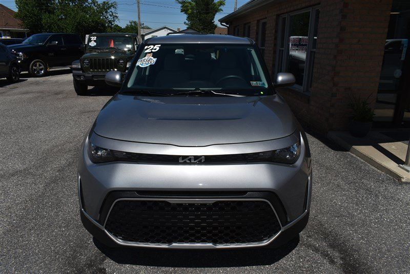 Used 2025 Kia Soul LX w/ LX Technology Package FWD image 7