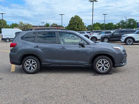 Used 2024 Subaru Forester Premium AWD/4WD image 9
