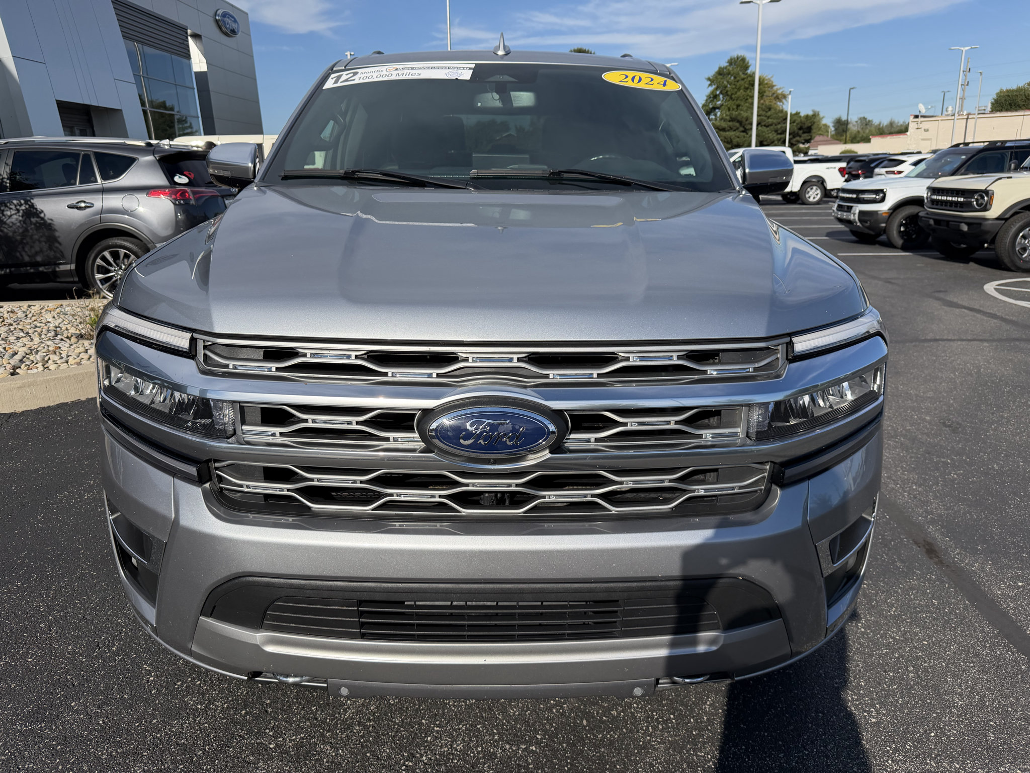 Used 2024 Ford Expedition Platinum AWD/4WD image 3