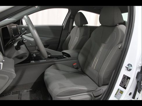 Certified 2025 Hyundai Elantra Sport FWD image 5