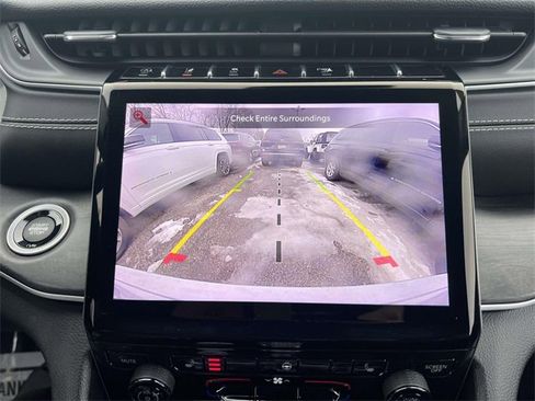 Certified 2023 Jeep Grand Cherokee Limited image 33