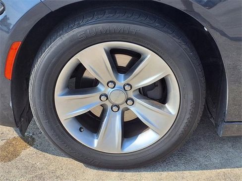 Used 2017 Dodge Charger SXT image 18