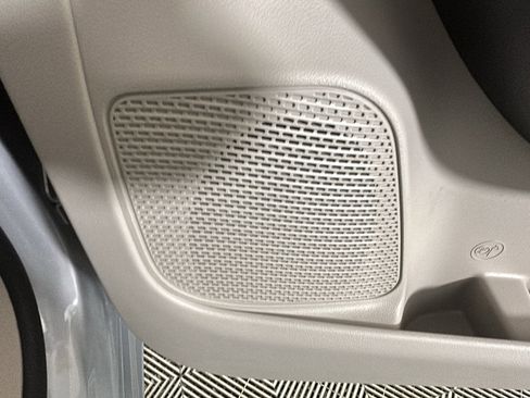 Used 2024 Chrysler Pacifica Touring-L FWD image 30