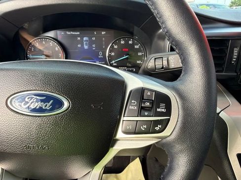 Used 2023 Ford Explorer XLT w/ Equipment Group 202A AWD/4WD image 20