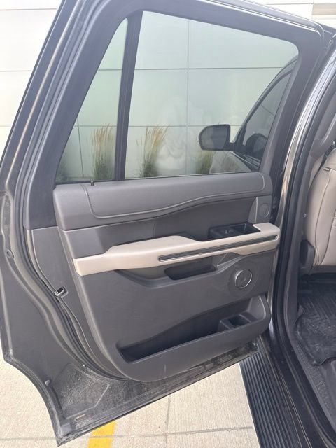 Used 2019 Ford Expedition Max XLT w/ Equipment Group 202A AWD/4WD image 15