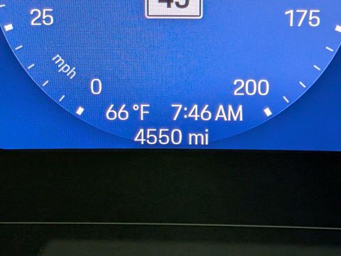 Certified 2025 Porsche Macan Electric image 22