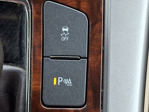 Used 2013 Buick LaCrosse Leather image 25