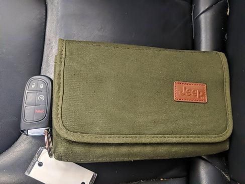 Used 2016 Jeep Cherokee Limited image 27