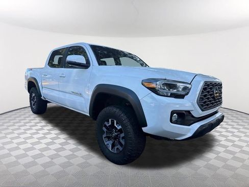 Used 2023 Toyota Tacoma TRD Off-Road w/ Technology Package AWD/4WD image 3