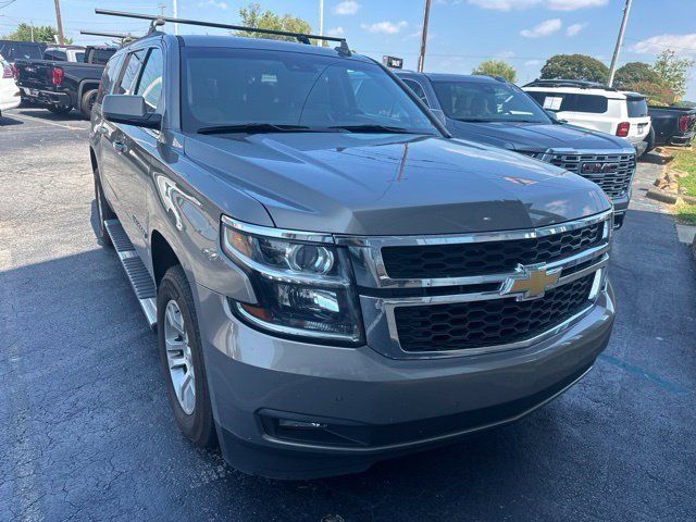 Used 2018 Chevrolet Suburban LT w/ Luxury Package AWD/4WD image 6