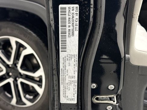 Used 2023 Jeep Compass Limited image 11