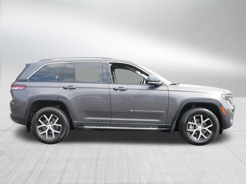 Used 2024 Jeep Grand Cherokee Limited AWD/4WD image 8