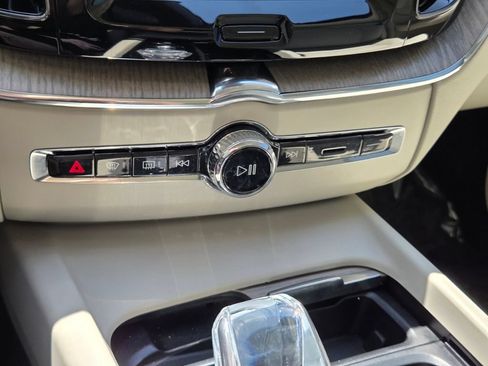 Used 2023 Volvo XC60 B5 Ultimate w/ Protection Package Premier FWD image 29
