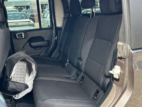 Used 2023 Jeep Gladiator Sport AWD/4WD image 17