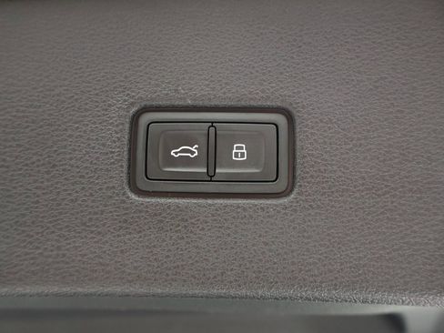 Used 2023 Audi Q8 Premium Plus w/ Premium Plus Package image 16