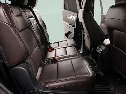 Used 2025 Ford Explorer Platinum AWD/4WD image 32