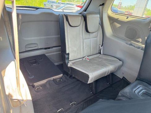 Used 2021 Kia Sedona EX FWD image 11