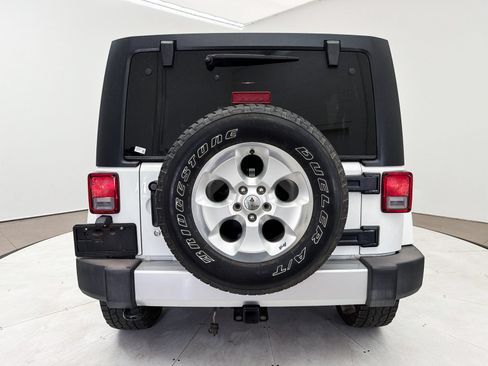 Used 2015 Jeep Wrangler Unlimited Sahara w/ Connectivity Group AWD/4WD image 7