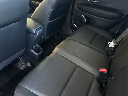 Used 2021 Honda HR-V Touring image 12