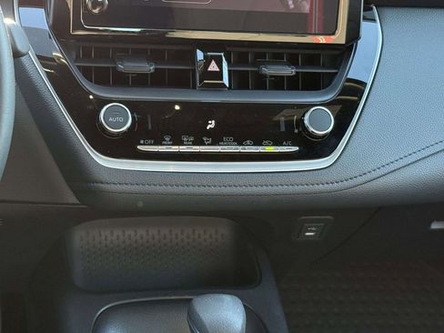 Used 2025 Toyota Corolla SE image 23