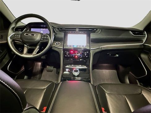 Used 2022 Jeep Grand Cherokee L Limited image 9