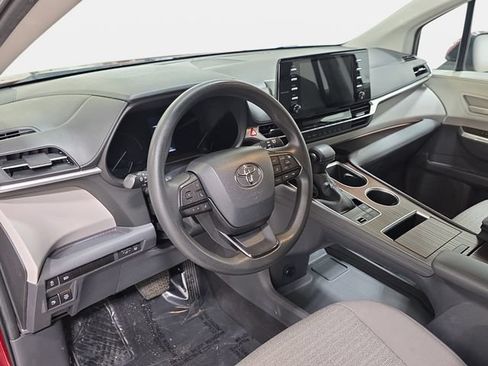 Certified 2023 Toyota Sienna LE FWD image 13