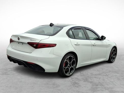 Used 2023 Alfa Romeo Giulia Veloce image 5