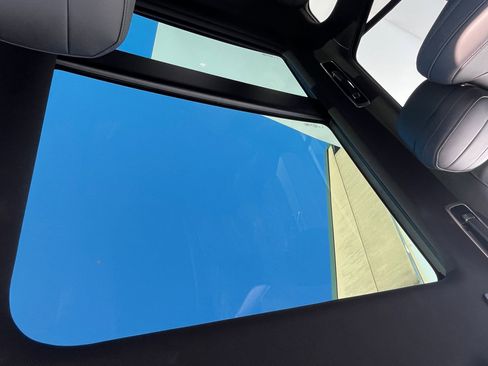 Certified 2025 Land Rover Range Rover Sport SE image 13