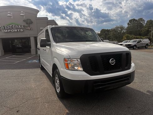 Used 2015 Nissan NV 2500 SV image 3
