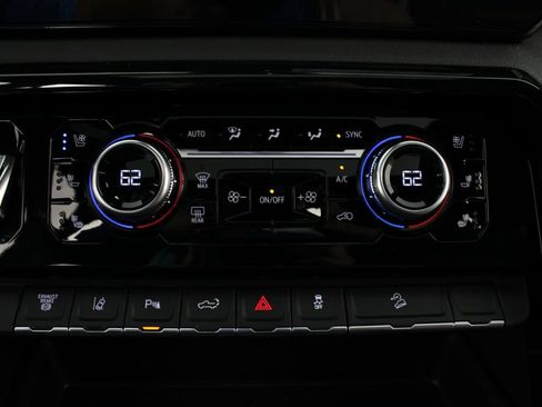 New 2026 GMC Sierra 2500 AT4 w/ AT4 Premium Plus Package AWD/4WD image 8