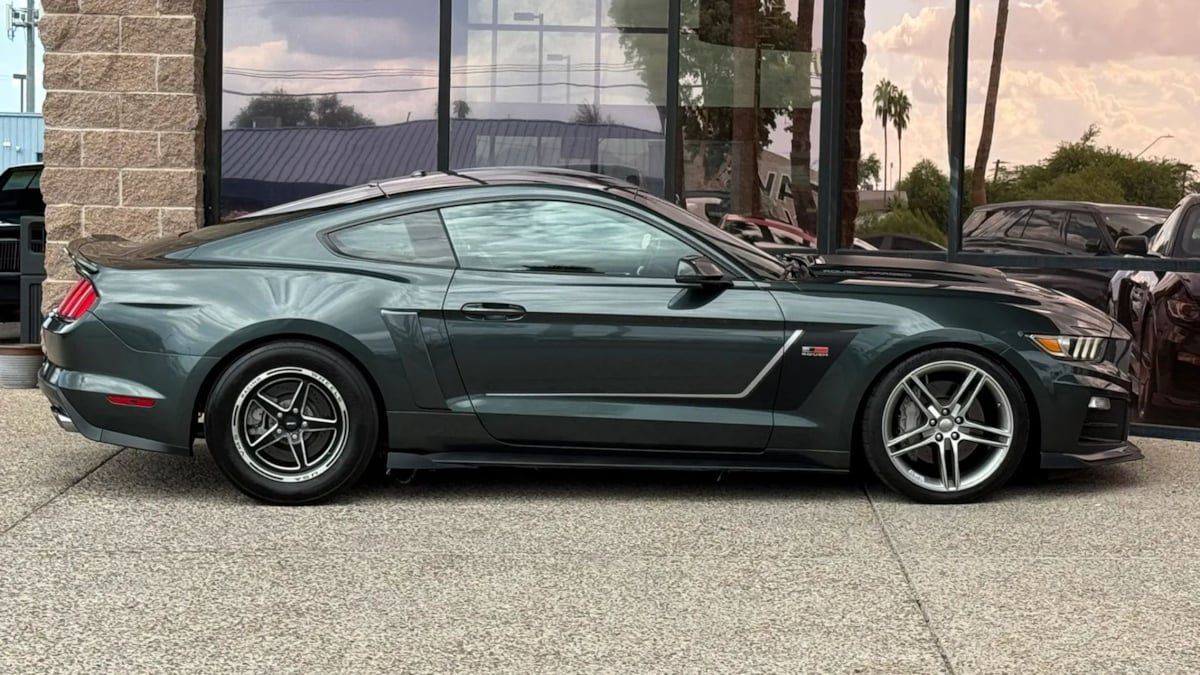 Used 2016 Ford Mustang GT Premium w/ Equipment Group 401A RWD image 14