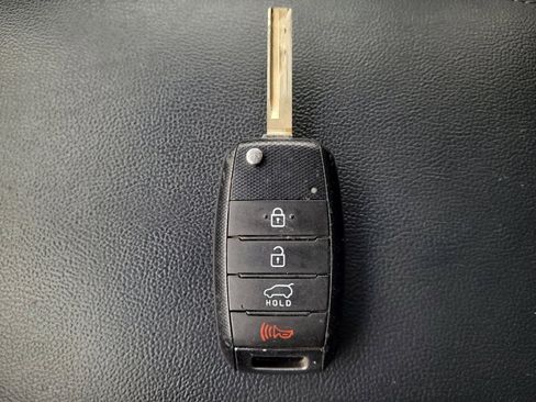 Used 2019 Kia Sorento LX image 32