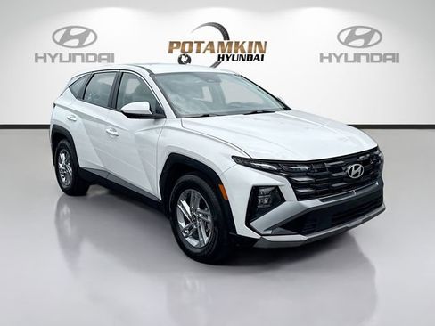Used 2025 Hyundai Tucson SE FWD image 3