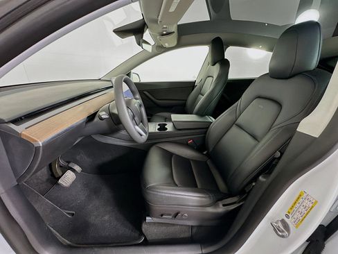 Used 2022 Tesla Model Y Long Range image 13