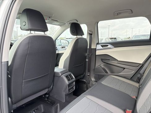 New 2026 Volkswagen Taos SE FWD image 12