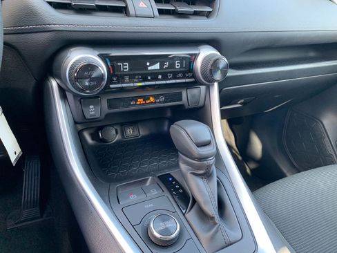 Used 2025 Toyota RAV4 LE image 40