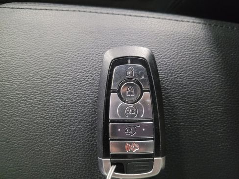 Used 2019 Ford Explorer XLT w/ Equipment Group 201A FWD image 32