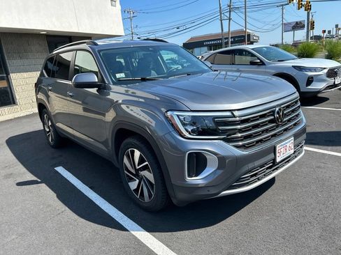Used 2025 Volkswagen Atlas SE AWD/4WD image 2
