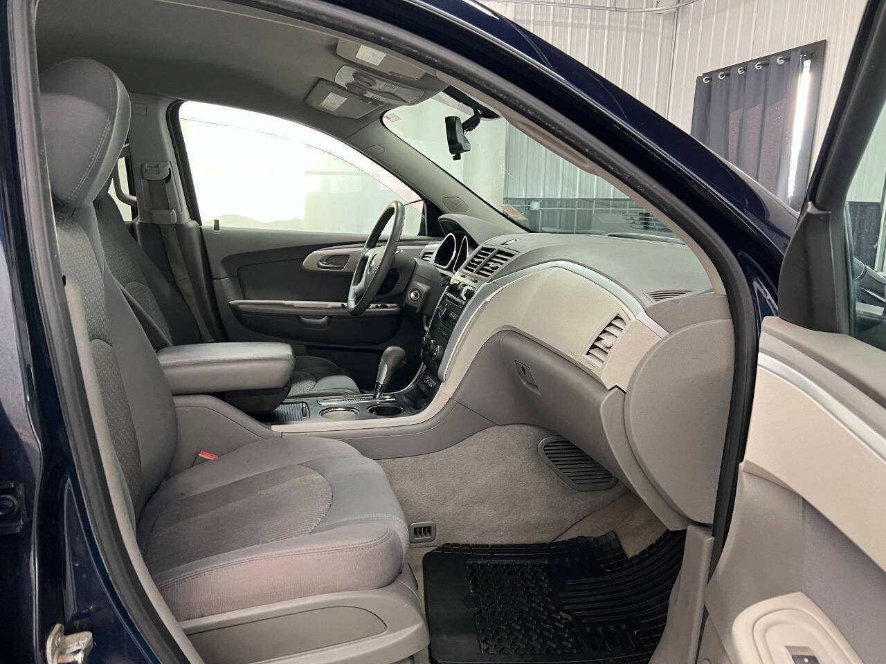 Used 2012 Chevrolet Traverse LS FWD image 12