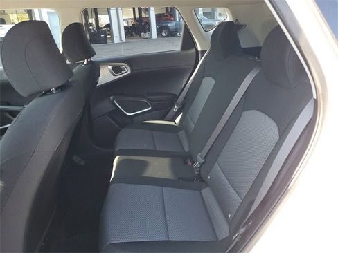 Used 2020 Kia Soul LX image 29