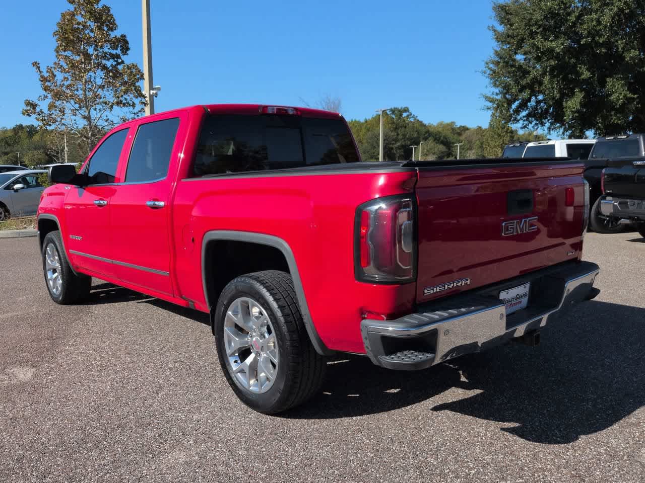 Used 2017 GMC Sierra 1500 SLT w/ SLT Premium Package AWD/4WD image 4